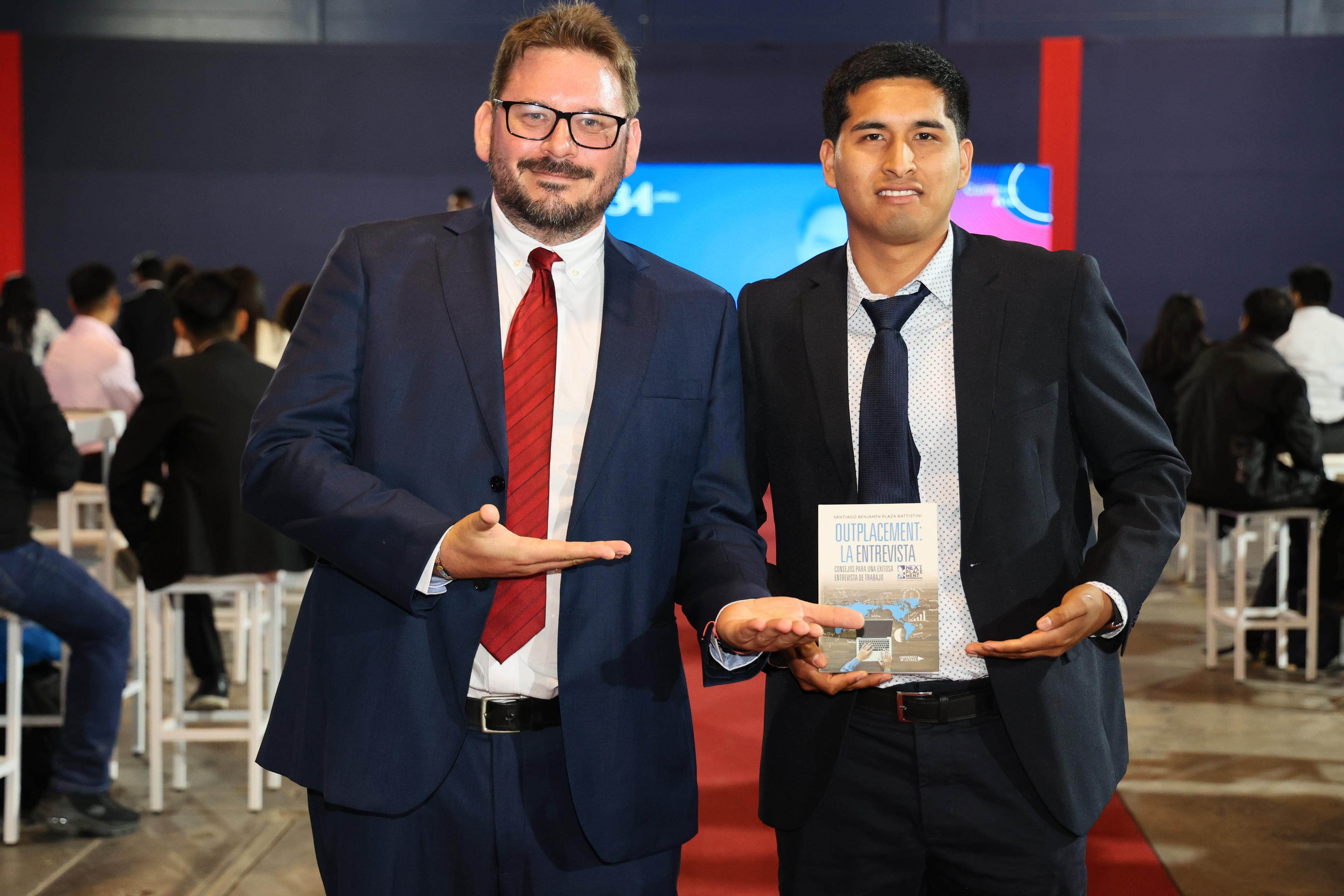 Firma de libro en UCV, Lima 2025